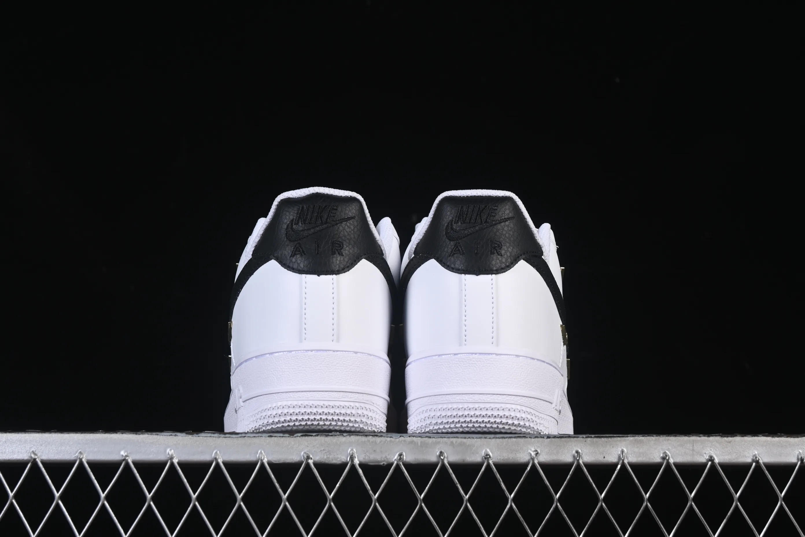 All categories Nk Air Force 1 Air Force series Nk Air Force 1 Low Air Force low top Nike Air Force 1'07 Low Four hooks black and white Air Force 1 low top casual sneakers ZH0316-113